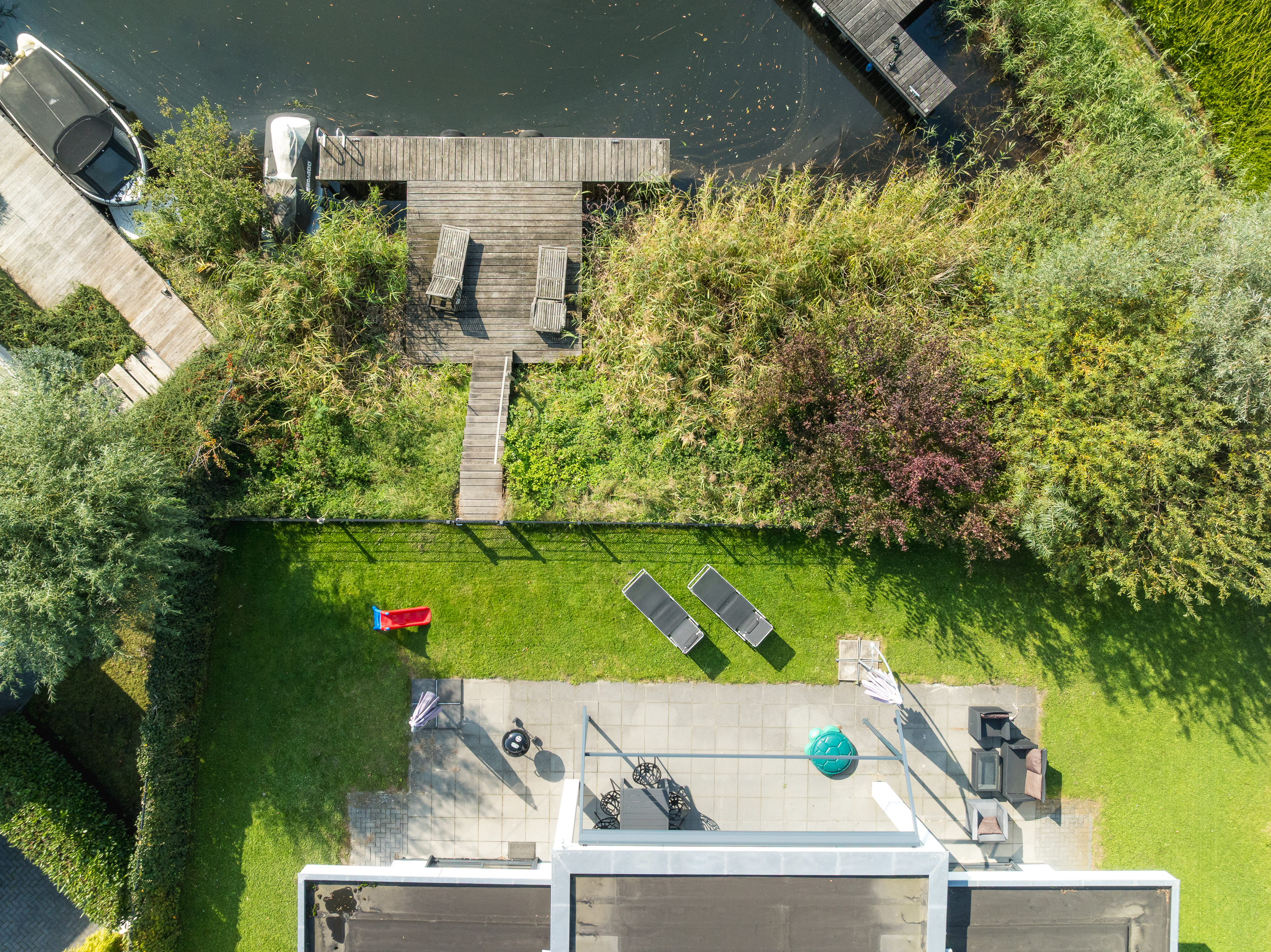 Draufsicht Ferienhaus mit umzäuntem Garten am Veluwemeer
